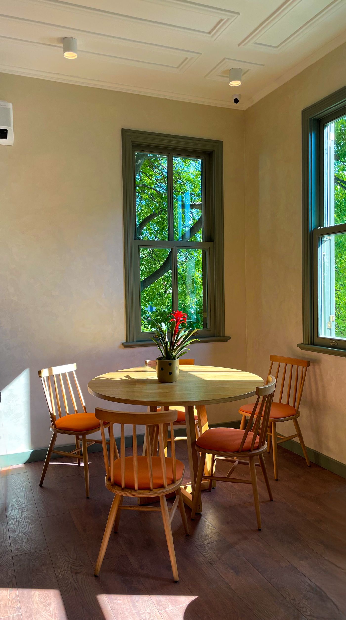 A round dining table in an interior